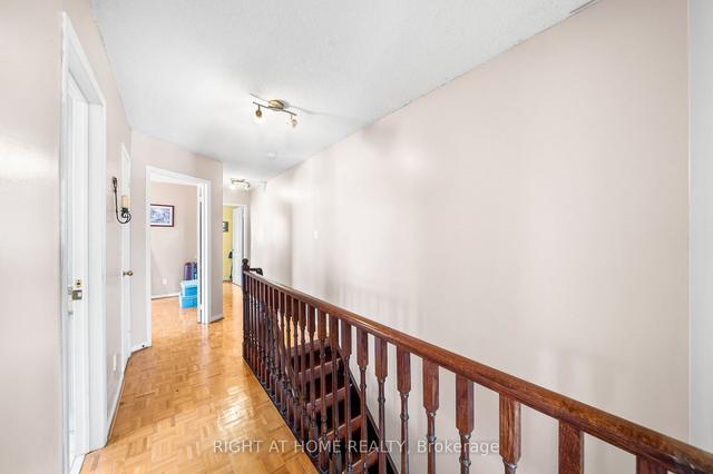 471b Northcliffe Blvd, House semidetached with 3 bedrooms, 3 bathrooms and 3 parking in Toronto ON | Image 37