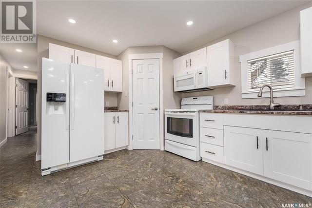 b5 - 145 North Service Road, Home with 3 bedrooms, 1 bathrooms and null parking in Moose Jaw SK | Image 7