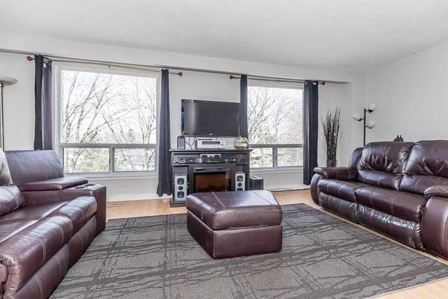 76 Poplar Cres, Townhouse with 3 bedrooms, 2 bathrooms and 5 parking in Aurora ON | Image 11