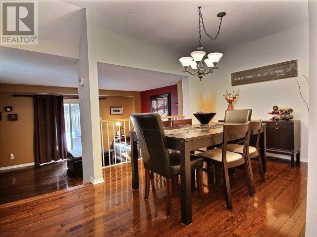 1801 Loranger Crt, Townhouse with 3 bedrooms, 2 bathrooms and 1 parking in Ottawa ON | Image 3