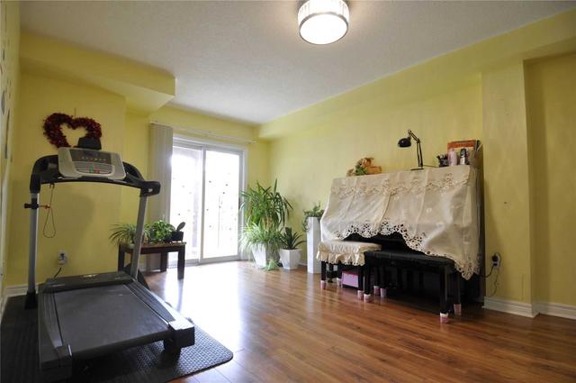 18 Andrika Crt, House attached with 3 bedrooms, 3 bathrooms and 5 parking in Mississauga ON | Image 6