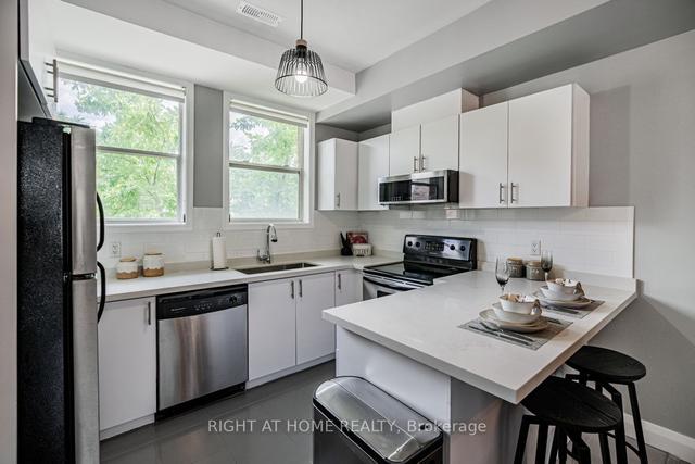 218 - 51 Halton St, Townhouse with 2 bedrooms, 2 bathrooms and 1 parking in Toronto ON | Image 3