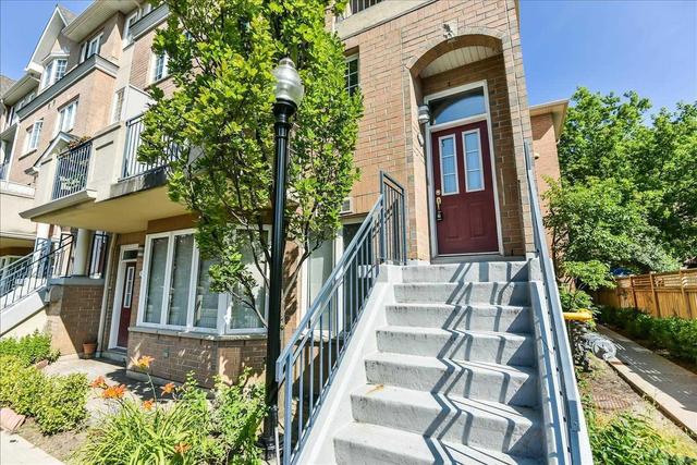 312 Grandview Way, Townhouse with 3 bedrooms, 3 bathrooms and 1 parking in Toronto ON | Image 2