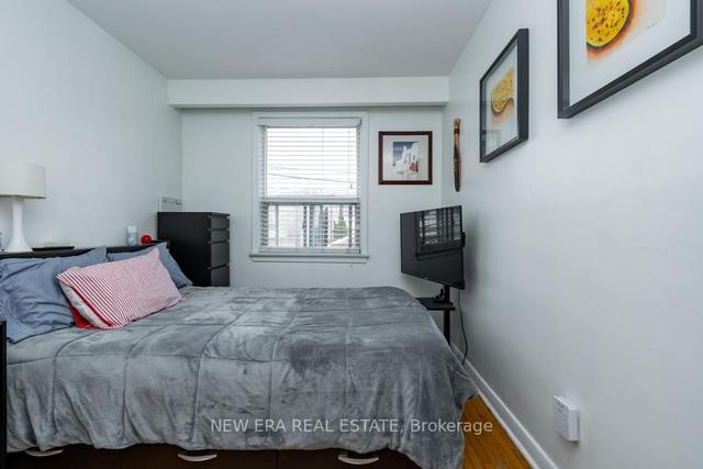 388a Whitmore Ave, House detached with 4 bedrooms, 2 bathrooms and 3 parking in Toronto ON | Image 6
