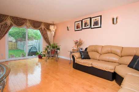 81 Upton Cres, House attached with 3 bedrooms, 4 bathrooms and 4 parking in Markham ON | Image 3