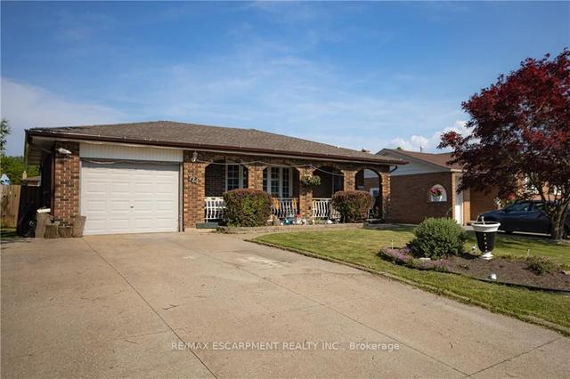 724 Clare Ave, House detached with 3 bedrooms, 2 bathrooms and 5 parking in Welland ON | Image 1