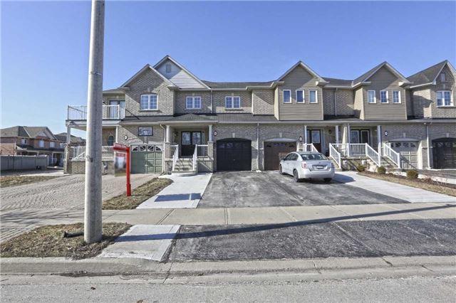 96 Brussels Ave, House attached with 3 bedrooms, 4 bathrooms and 2 parking in Brampton ON | Image 2
