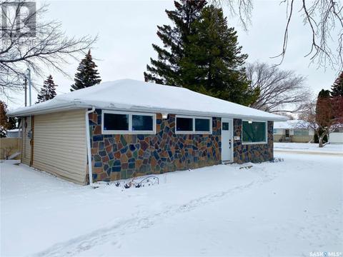 201 U Avenue N, House detached with 3 bedrooms, 1 bathrooms and null parking in Saskatoon SK | Card Image
