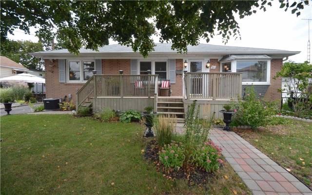 81 Sharpe St, House detached with 3 bedrooms, 2 bathrooms and 3 parking in Toronto ON | Image 1