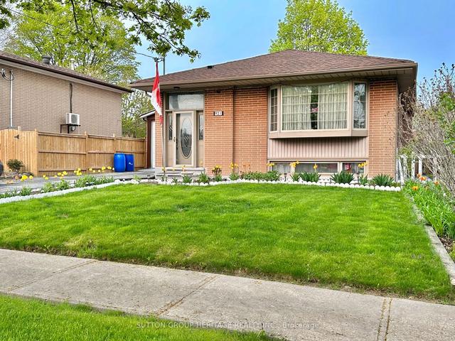 921 Scarborough Golf Clu Rd, House detached with 3 bedrooms, 2 bathrooms and 6 parking in Toronto ON | Image 1