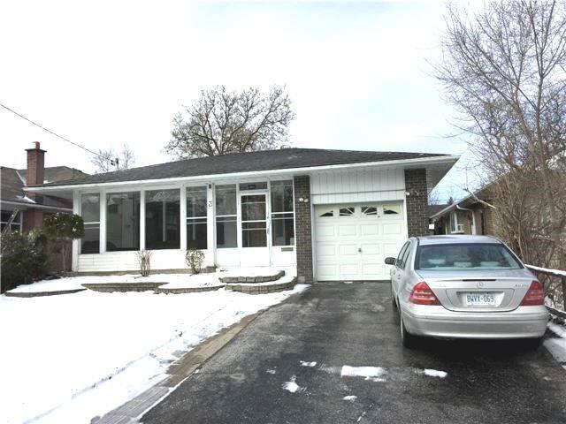 3 Pender Cres, House detached with 3 bedrooms, 2 bathrooms and 4 parking in Toronto ON | Image 2