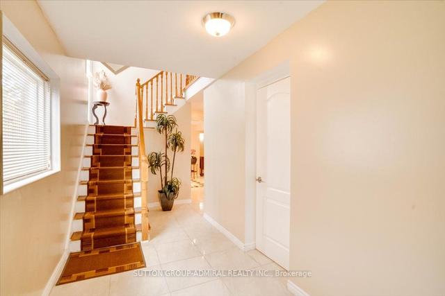 39 Keyworth Tr, House attached with 3 bedrooms, 3 bathrooms and 3 parking in Toronto ON | Image 34