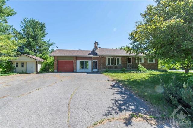 4131 Lafortune Drive, House detached with 3 bedrooms, 1 bathrooms and 6 parking in Ottawa ON | Image 1