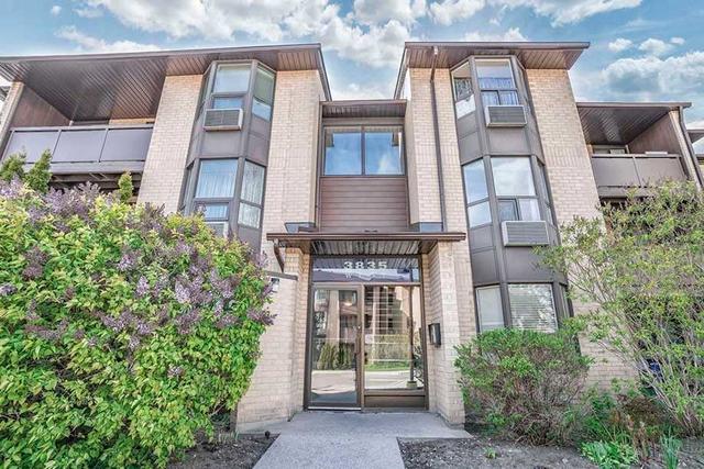 106 - 3835 Lake Shore Blvd W, Townhouse with 3 bedrooms, 2 bathrooms and 2 parking in Toronto ON | Image 1