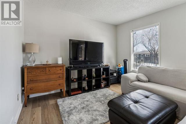 7641 21a Street Se, House semidetached with 3 bedrooms, 1 bathrooms and 2 parking in Calgary AB | Image 5