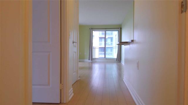 1001 - 21 Hillcrest Ave, Condo with 1 bedrooms, 1 bathrooms and 1 parking in Toronto ON | Image 2