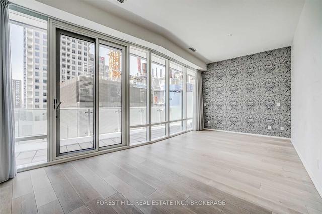 512 - 1 Bloor St E, Condo with 1 bedrooms, 3 bathrooms and 2 parking in Toronto ON | Image 3
