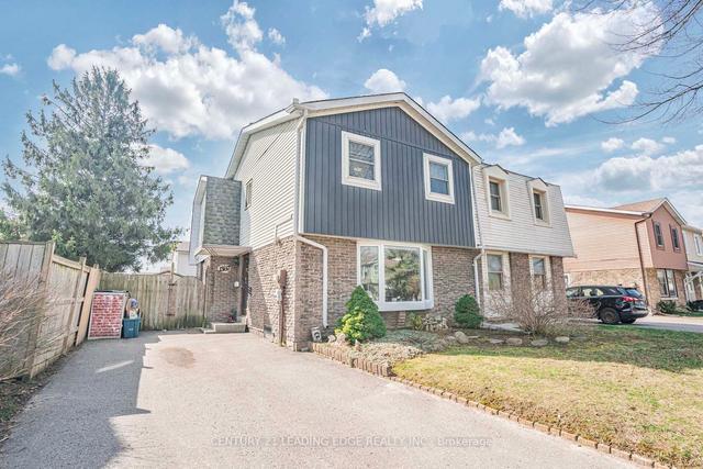 1302 Fenelon Cres, House semidetached with 3 bedrooms, 2 bathrooms and 3 parking in Oshawa ON | Image 23
