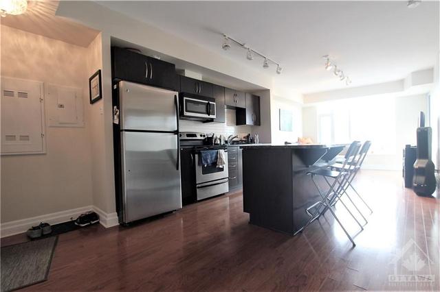 507 - 1433 Wellington Street W, Condo with 2 bedrooms, 1 bathrooms and 1 parking in Ottawa ON | Image 3