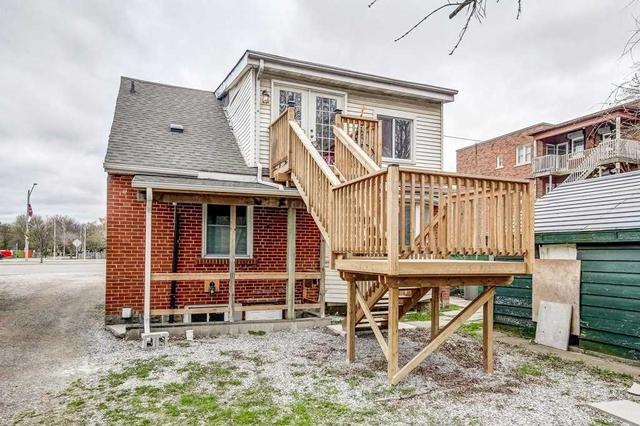 1261 Main St W, House detached with 6 bedrooms, 3 bathrooms and 6 parking in Hamilton ON | Image 32