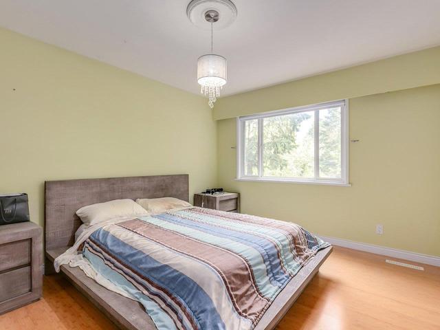 16885 20 Avenue, House detached with 3 bedrooms, 3 bathrooms and 8 parking in Surrey BC | Image 19