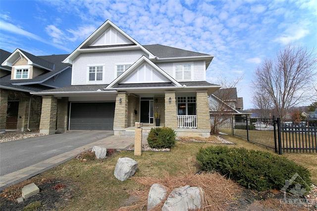 7 Ironside Court, House detached with 4 bedrooms, 3 bathrooms and 6 parking in Ottawa ON | Image 1