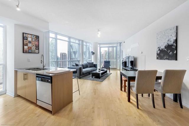 2808 - 65 Bremner Blvd, Condo with 2 bedrooms, 2 bathrooms and 1 parking in Toronto ON | Image 23