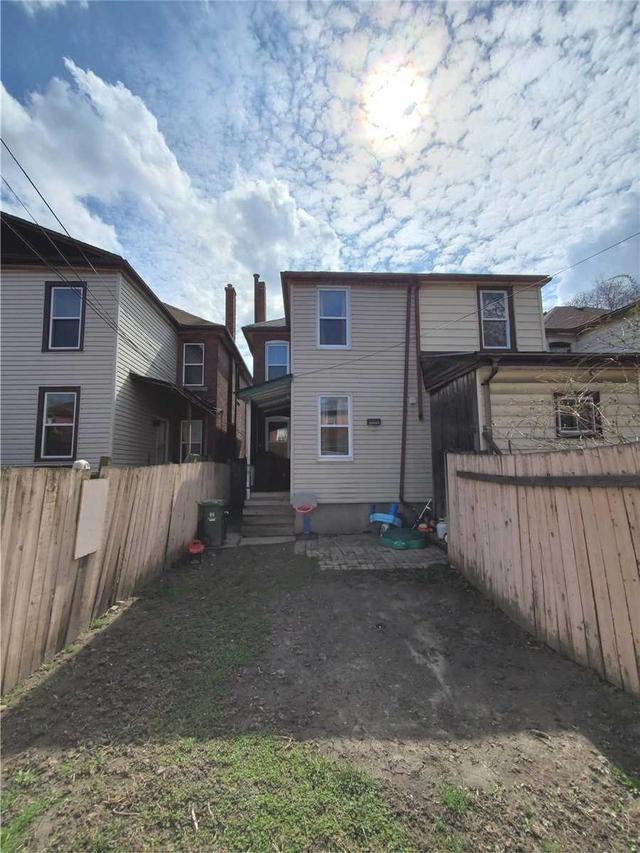 733 Cannon St E, House semidetached with 3 bedrooms, 2 bathrooms and 0 parking in Hamilton ON | Image 2