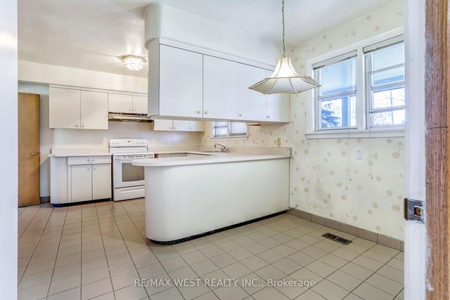 485 The Kingsway, House detached with 3 bedrooms, 3 bathrooms and 6 parking in Toronto ON | Image 32
