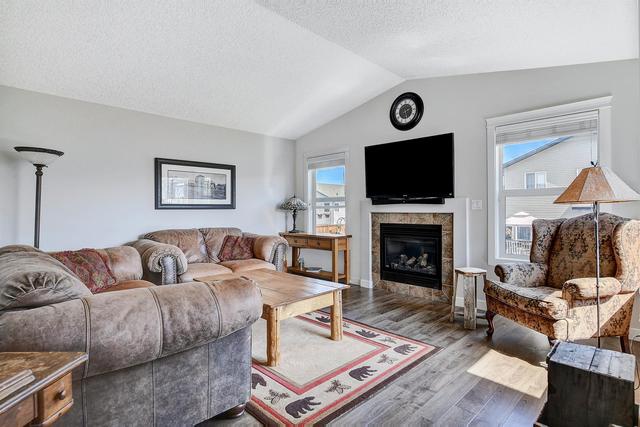 8817 Willow Drive, House detached with 3 bedrooms, 2 bathrooms and 2 parking in Grande Prairie AB | Image 2