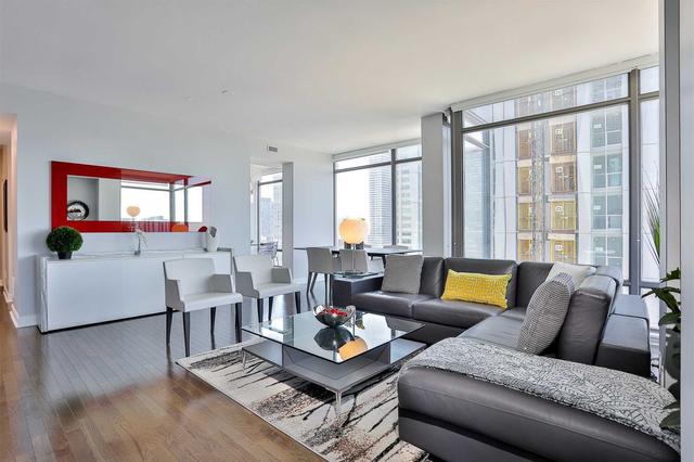 2603 - 18 Yorkville Ave, Condo with 2 bedrooms, 2 bathrooms and 2 parking in Toronto ON | Image 3