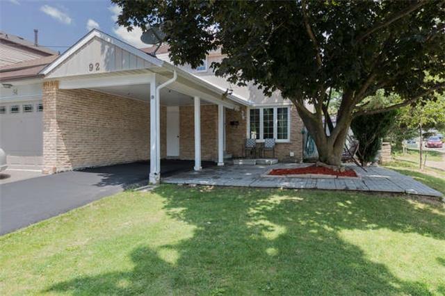 92 Fanshawe Dr, House attached with 3 bedrooms, 2 bathrooms and 2 parking in Brampton ON | Image 1