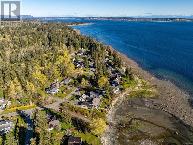 224 Spindrift Rd, House detached with 2 bedrooms, 3 bathrooms and 6 parking in Comox Valley A BC | Image 82