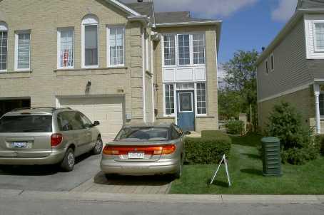 79 Hartnell Sq, Townhouse with 2 bedrooms, 3 bathrooms and 2 parking in Brampton ON | Image 2