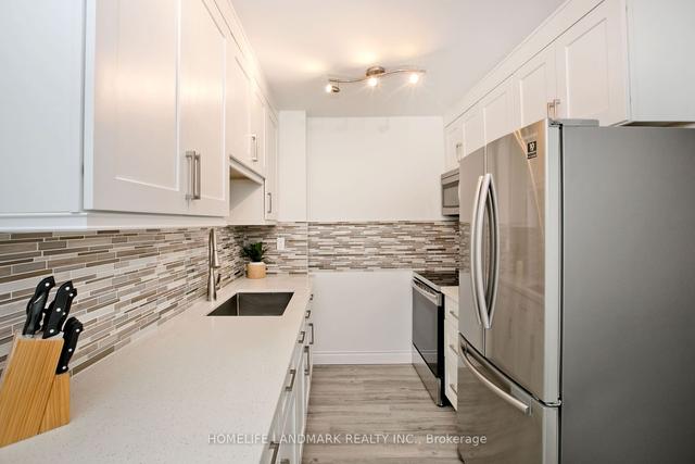 1672 John St, Townhouse with 3 bedrooms, 1 bathrooms and 2 parking in Markham ON | Image 2