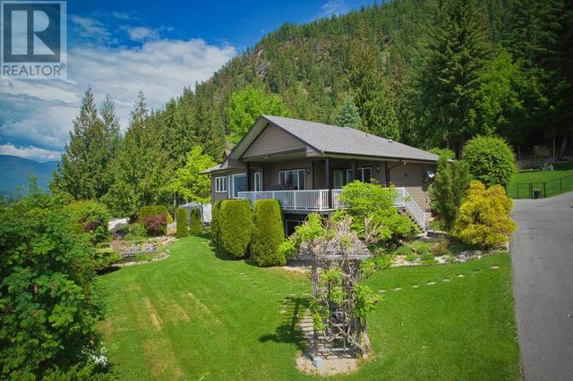 3320 Roncastle Road, House detached with 3 bedrooms, 3 bathrooms and 2 parking in Columbia Shuswap C BC | Image 63