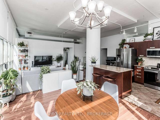 909 - 2 Fieldway Rd, Condo with 2 bedrooms, 2 bathrooms and 1 parking in Toronto ON | Image 5