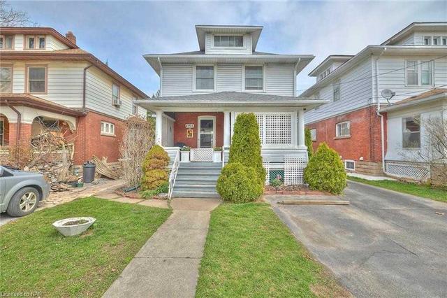 4905 Stamford St, House detached with 4 bedrooms, 1 bathrooms and 4 parking in Niagara Falls ON | Card Image