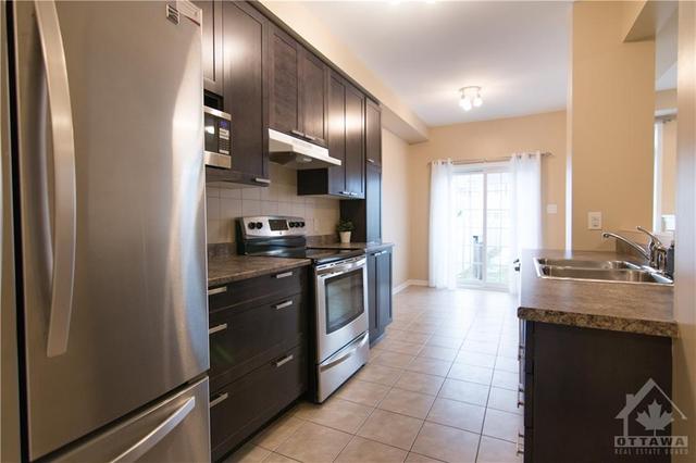 864 Kennacraig Private, Townhouse with 3 bedrooms, 3 bathrooms and 2 parking in Ottawa ON | Image 3