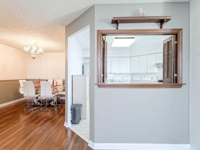 1007 - 10 Laurelcrest St, Condo with 2 bedrooms, 1 bathrooms and 2 parking in Brampton ON | Image 6