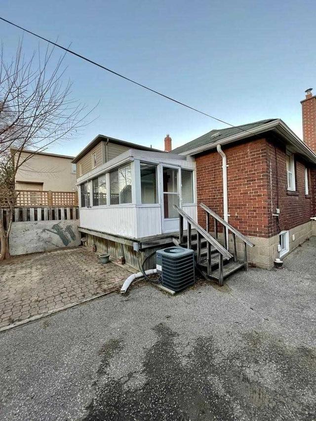14 Northbrook Rd, House detached with 2 bedrooms, 2 bathrooms and 4 parking in Toronto ON | Image 4
