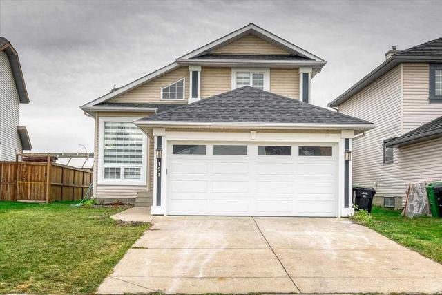 151 Douglas Ridge Mews Se, House detached with 3 bedrooms, 2 bathrooms and 4 parking in Calgary AB | Image 2