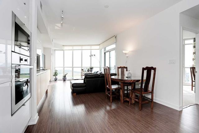 4709 - 21 Iceboat Terr, Condo with 2 bedrooms, 2 bathrooms and 1 parking in Toronto ON | Image 9