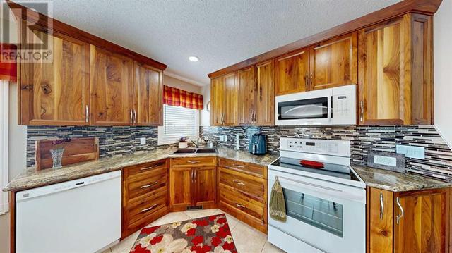 36 Stonegate Crescent Se, House attached with 3 bedrooms, 2 bathrooms and 2 parking in Medicine Hat AB | Image 13