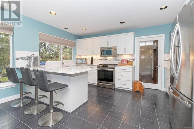 209 Jamie Pl, House detached with 3 bedrooms, 3 bathrooms and 3 parking in Langford BC | Image 14