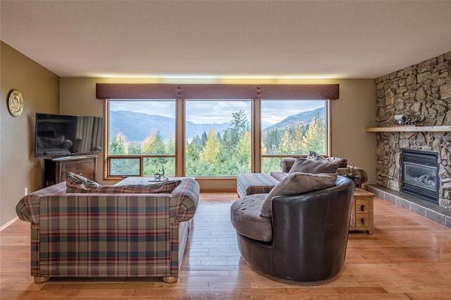92 Davy Road, House detached with 3 bedrooms, 4 bathrooms and 9 parking in North Okanagan F BC | Image 4