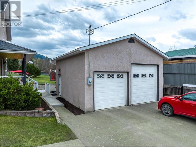 704 Moss Street, House detached with 5 bedrooms, 3 bathrooms and 6 parking in Revelstoke BC | Image 71