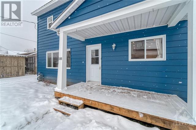 235 Main Street, House detached with 3 bedrooms, 2 bathrooms and 6 parking in Alfred and Plantagenet ON | Image 2
