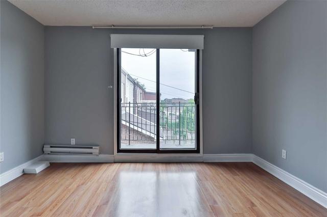 unit 2 - 266 Symington Ave, House detached with 3 bedrooms, 1 bathrooms and 0 parking in Toronto ON | Image 4