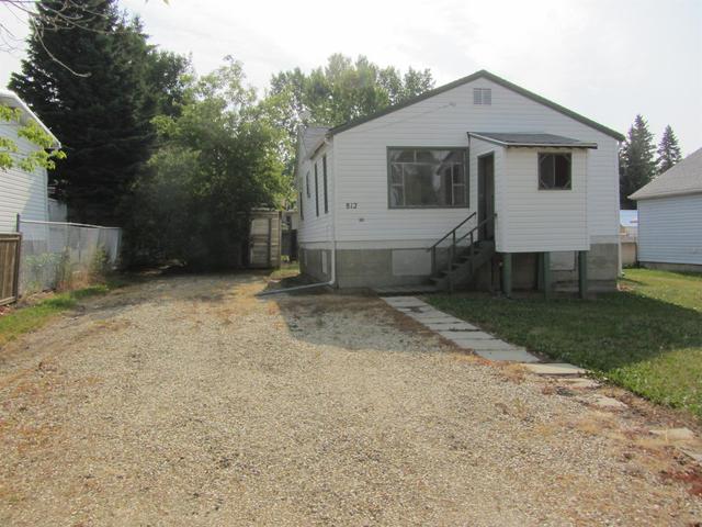 812 6th Avenue, House detached with 2 bedrooms, 1 bathrooms and 4 parking in Beaverlodge AB | Image 1